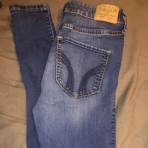 Size 7R high waisted Hollister skinny jeans